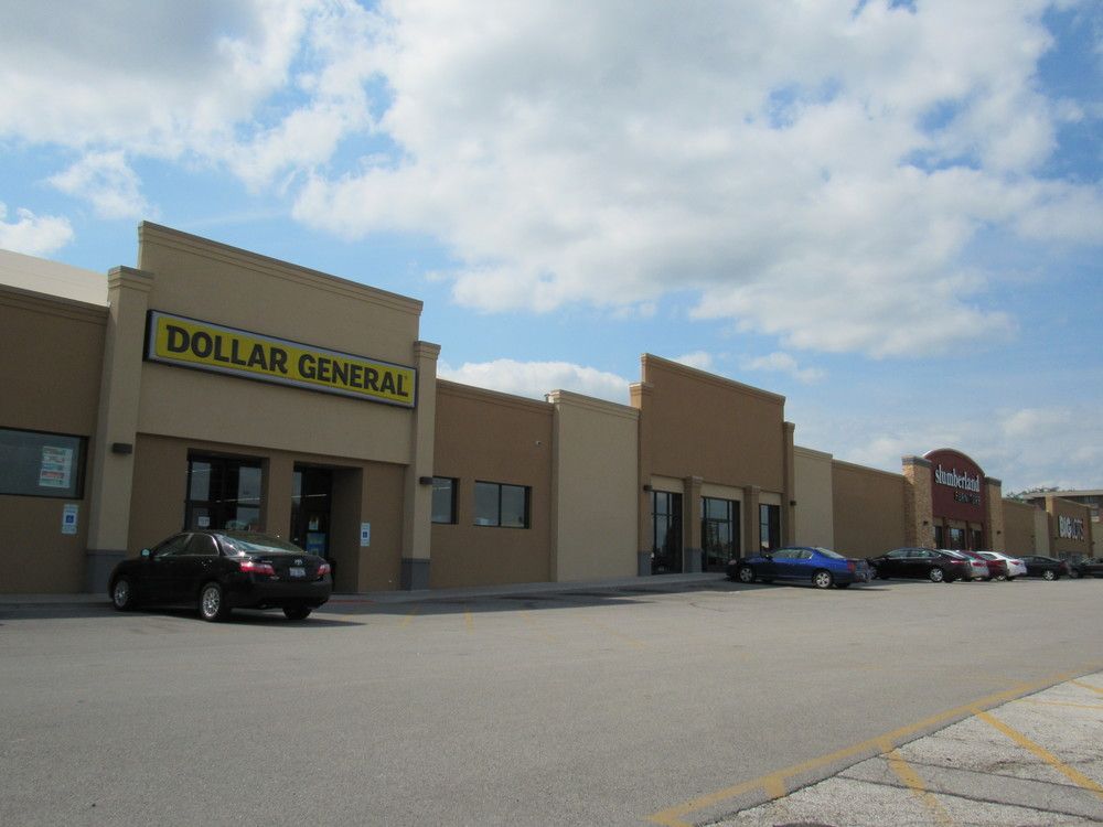 Galesburg, IL Redeveloped Retail Center: 1270 N Henderson St, Galesburg, IL 61401